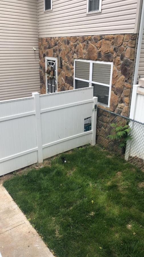 Cozzy Room With Private Entrance And Drive Way New York Esterno foto